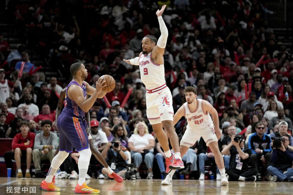 足球市场中 足球市场中