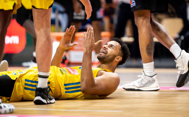 代竞技交相 代竞技交相