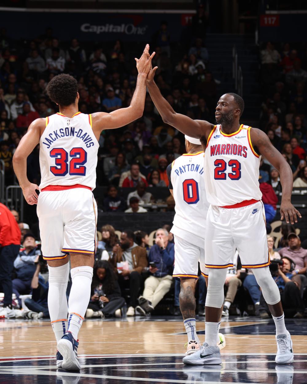 一步收紧合 一步收紧合