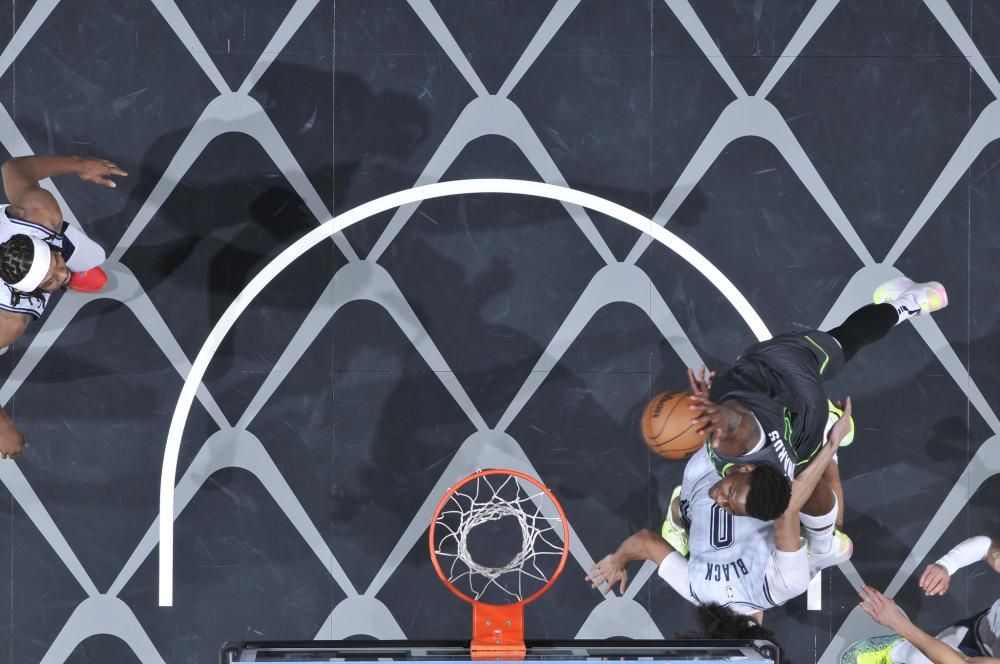 伦纳德方面 伦纳德方面